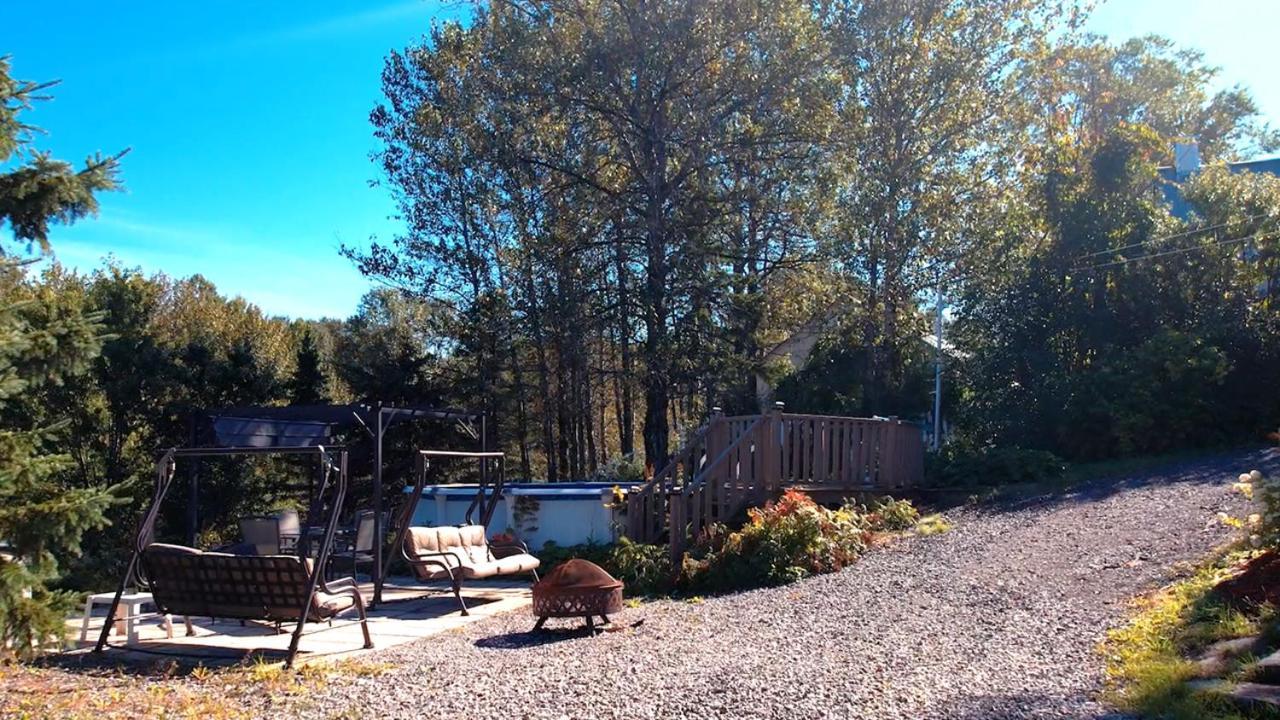 Au Pied Des Monts-Valin, Hebergement Touristique Saint-Honore Luaran gambar